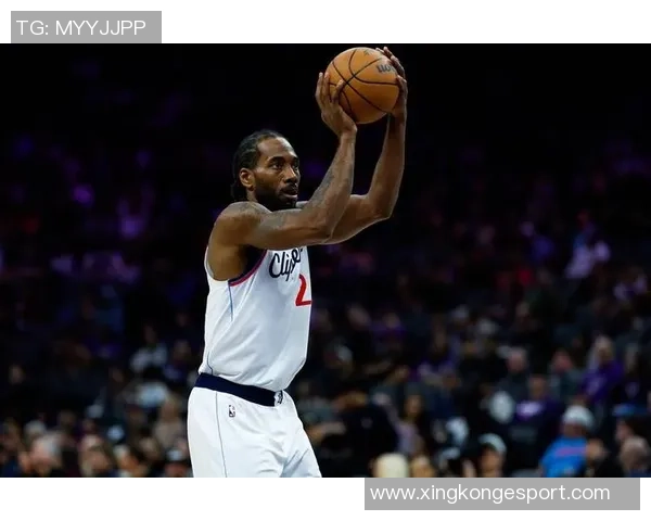 莱昂纳德表现平稳全队最高得分21分但正负值却为负11引人关注